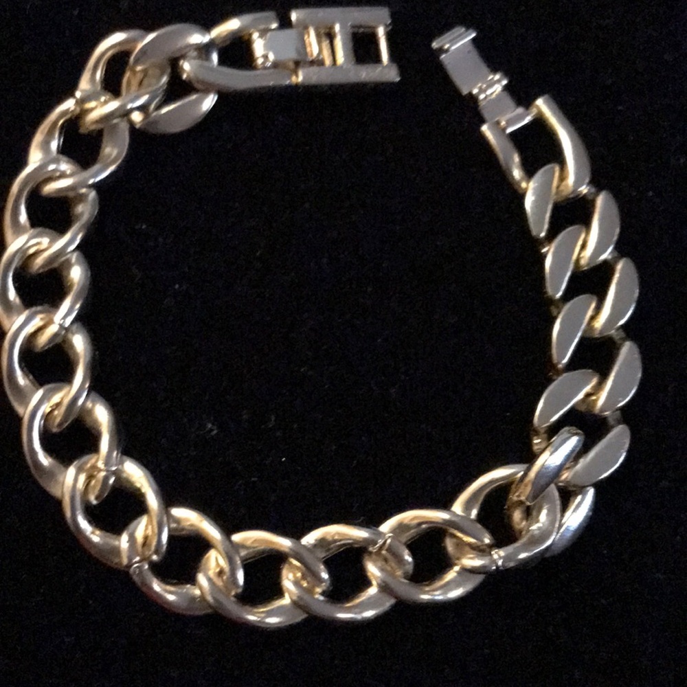 Jewelry - Picture 4 of 4